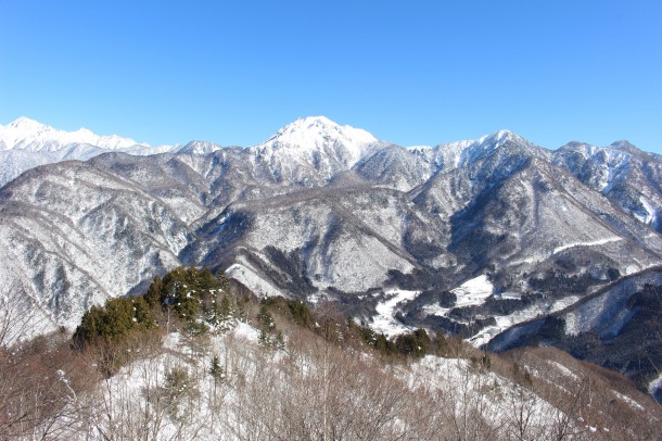 ひだ路と福地山。