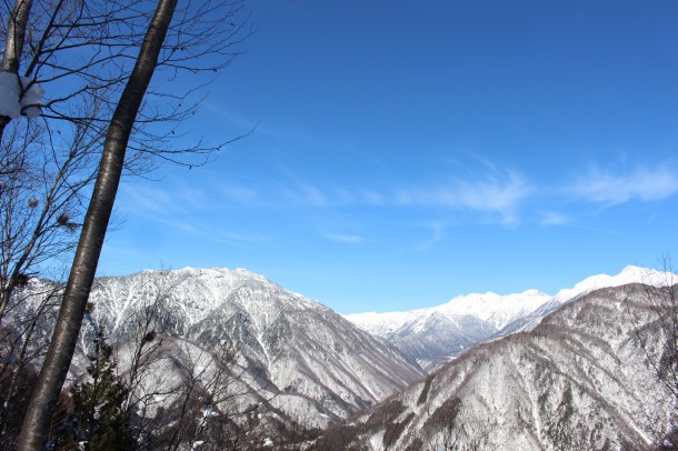 ひだ路と福地山。