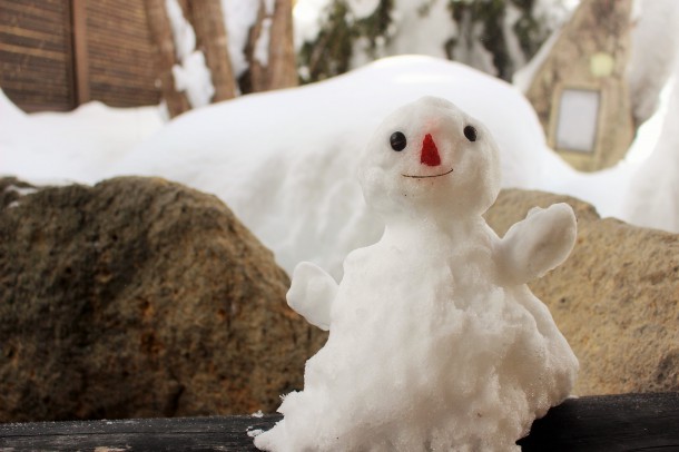 ひだ路と小さな雪ん子。